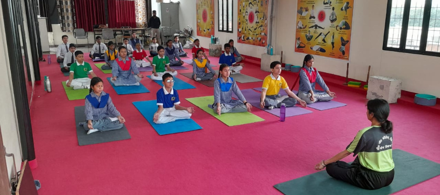 Yoga Helps Students Improve Concentration – School in Dehradun